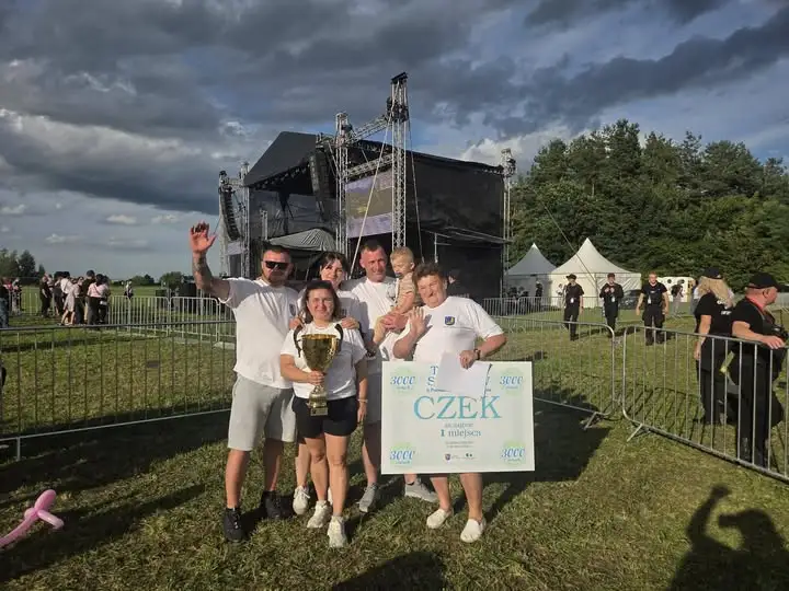 Drużyna z Gminy Bochnia triumfuje w turnieju w Gawłowie