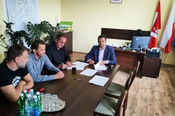 Gmina Łapanów podpisała umowy na modernizację dróg rolnych w Kobylcu i Wolicy