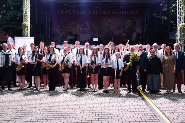 Jubileuszowy koncert strażackiej orkiestry zachwycił publiczność w Lipnicy Murowanej
