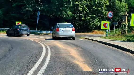 Usuwanie plamy ropopochodnej na drodze Nowy Wiśnicz – Bochnia