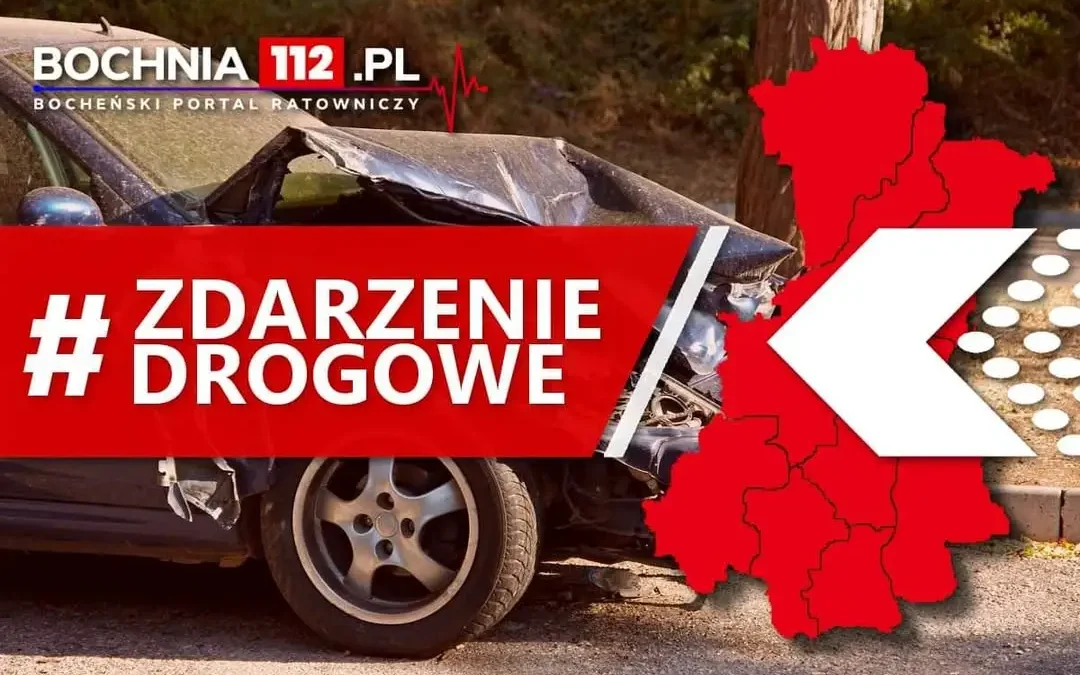 Dębina: samochód uderzył w budynek gospodarczy, kierowca pod opieką ratowników