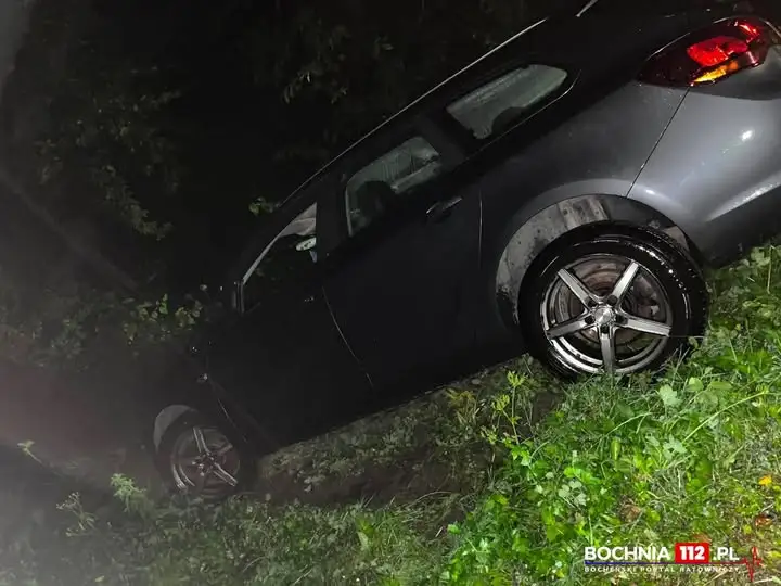 Zdarzenie drogowe na trasie Muchówka–Rajbrot: kierowca oddalił się z miejsca