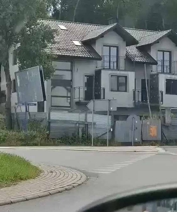 Zderzenie motocykla z samochodem na A4 za Bochnią. Są utrudnienia