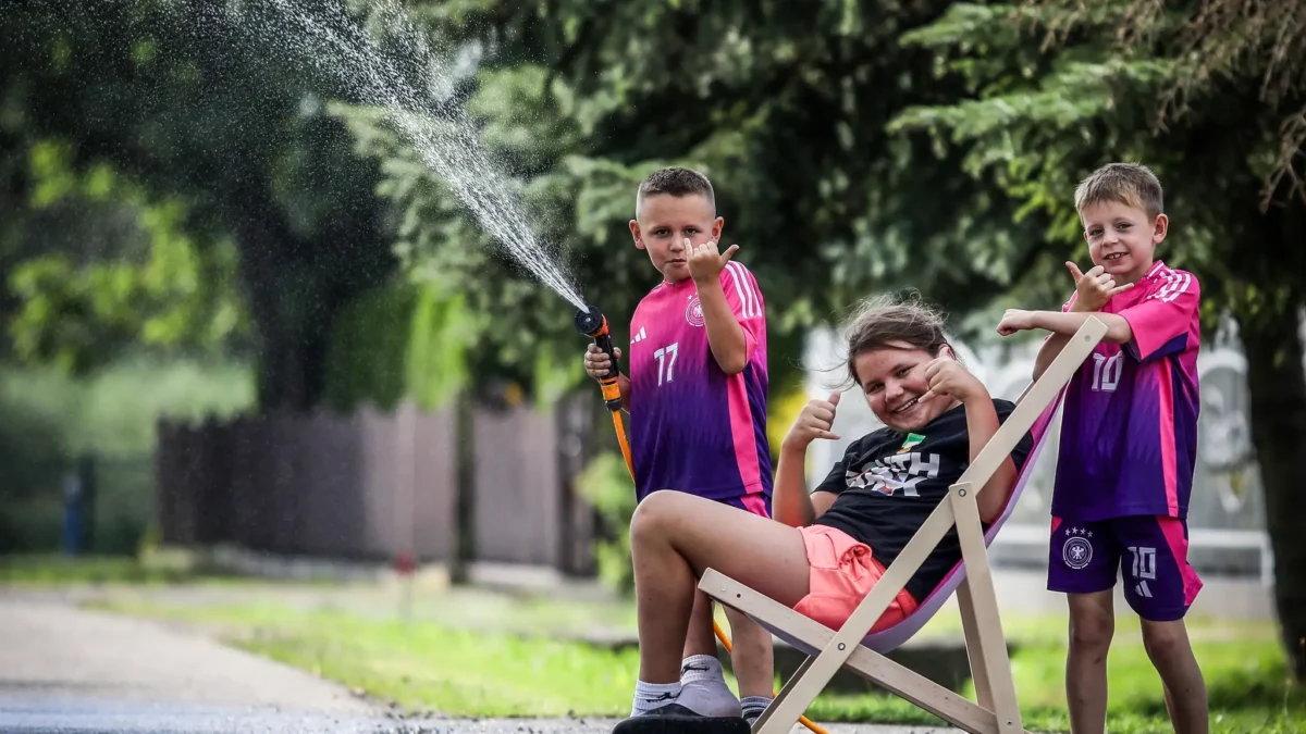 Mieszkańcy Chodenic stworzyli wyjątkowe strefy kibica podczas Biegu Bacy