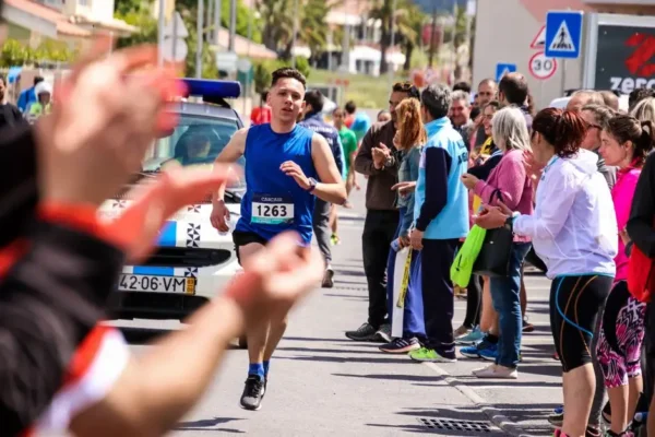 Policjanci z Bochni uczcili pamięć majora Bacy w biegu memoriałowym
