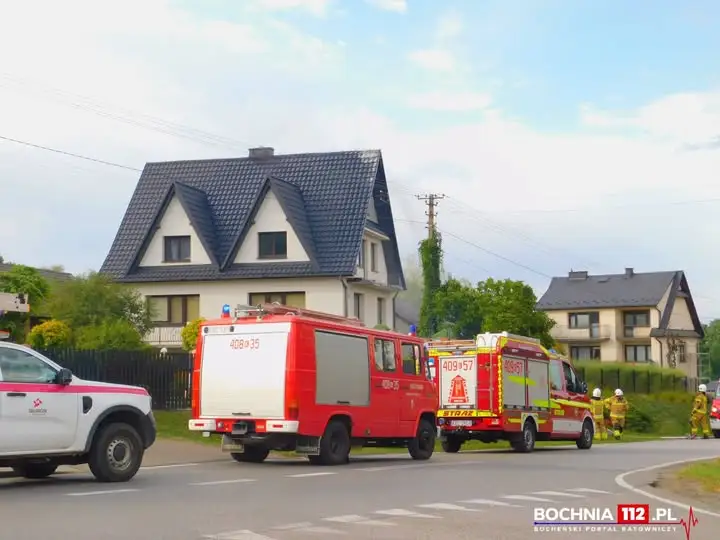 Pożar domu w Ujeździe – szybka akcja służb, brak poszkodowanych