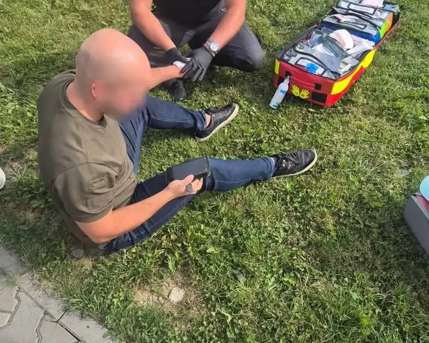 Funkcjonariusze z Nowego Wiśnicza pomogli ofiarom wypadku pod Zakopanem