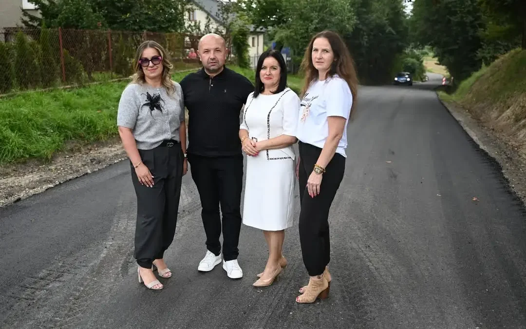 Ruszył remont drogi powiatowej w Łazach. Mieszkańcy doczekali się nowej nawierzchni