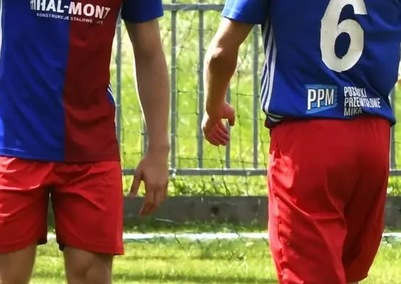Cztery gole Bocheńskiego w meczu w Modlnicy – relacja z perspektywy boiska