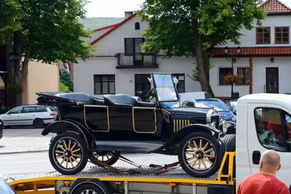 Weekend z Zabytkami w Lipnicy Murowanej: Zlot Pojazdów Zabytkowych przyciągnął tłumy