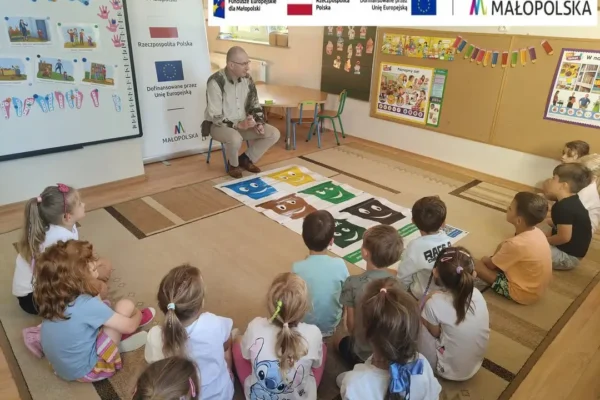 Przedszkolaki z Gminy Rzezawa uczą się segregacji odpadów