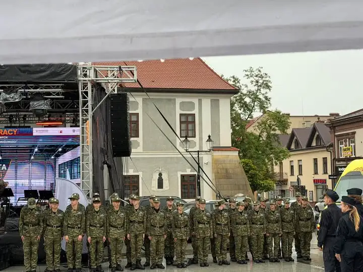 Klasy mundurowe z Żegociny na Targach Pracy Służb Mundurowych w Bochni