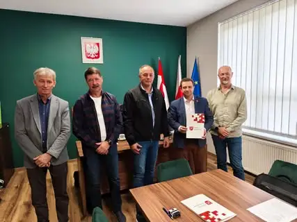 Gmina Łapanów inwestuje w kanalizację – podpisano umowę na rozbudowę sieci
