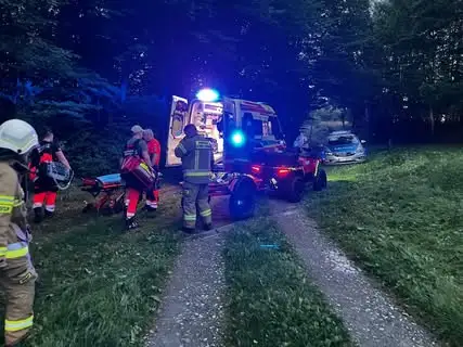 Wypadek jednośladu w Nowym Wiśniczu – poszkodowany w trudno dostępnym terenie