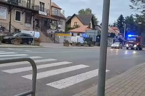 Zdarzenie drogowe w Trzcianie: samochód osobowy zderzył się z motocyklistą