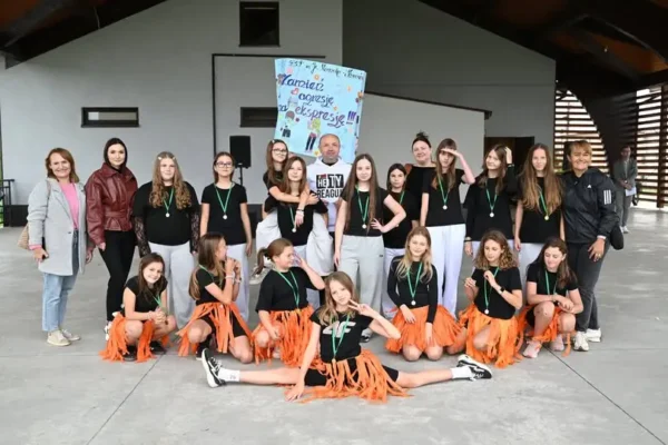 Taniec przeciw przemocy 2026 w Rzezawie – dzieci i młodzież przeciwko agresji