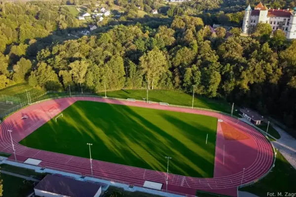 Stadion Szreniawa w Nowym Wiśniczu gotowy – rozruch od 1 października, otwarcie 12 października