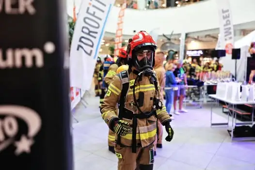 Strażacy z Bochni na szczycie Sky Tower Run – podium dla Marcina Kasprzyka