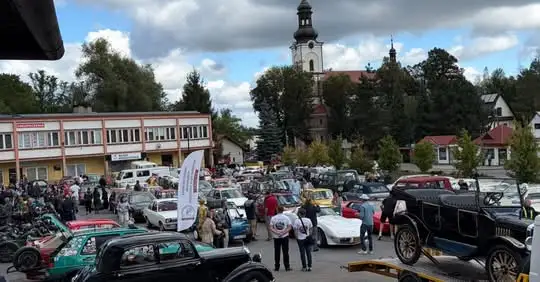 Żegocina na trasie VI Powiatowego Zlotu Pojazdów Zabytkowych
