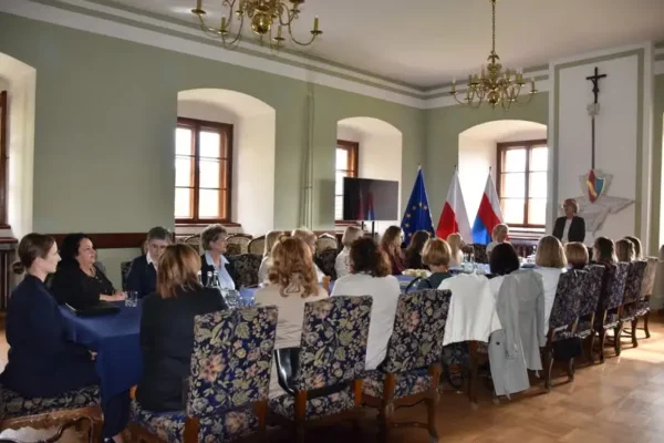 Nowy Wiśnicz: Nagrody Burmistrza dla nauczycieli z okazji Dnia Edukacji Narodowej