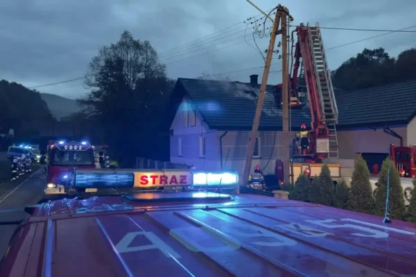 Pożar budynku mieszkalnego w Kamionnej – akcja strażaków z OSP Trzciana
